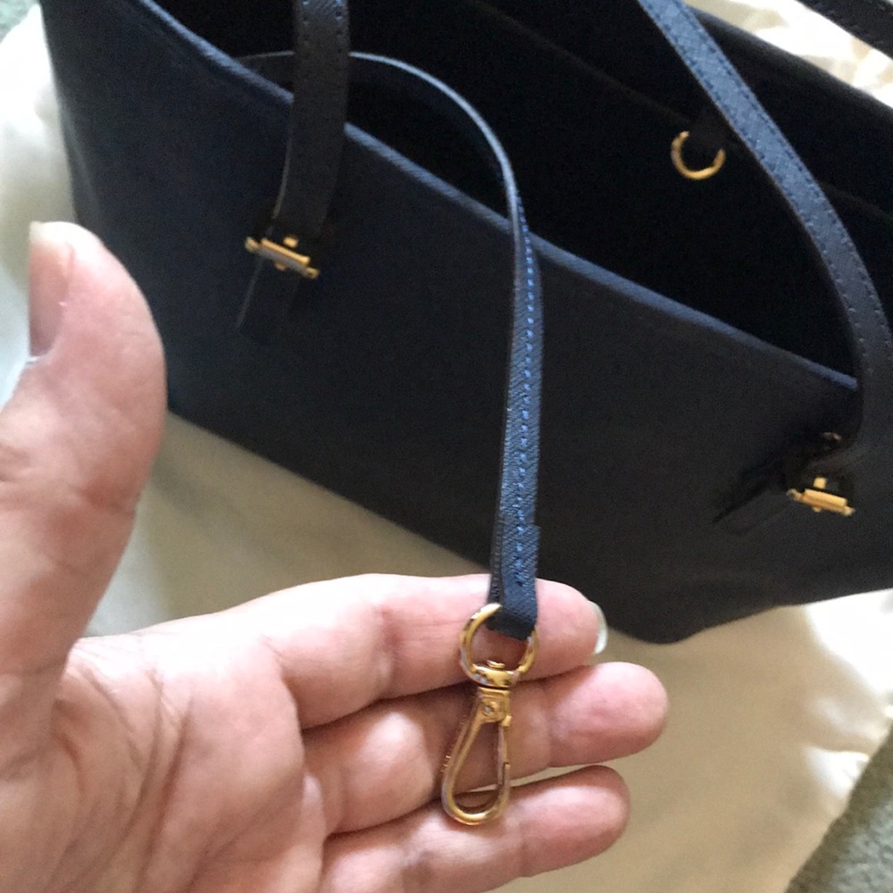 Michael Kors navy leather bag - Picture 7 of 8